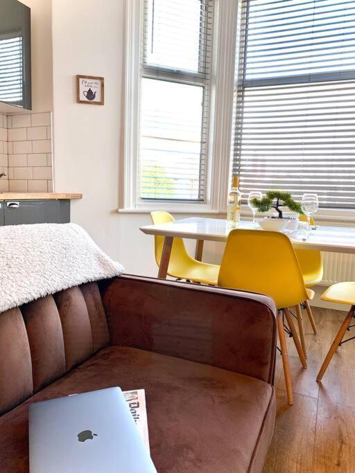 Beautiful Space Stylish And Modern! Perfect Location Blackpool Kültér fotó